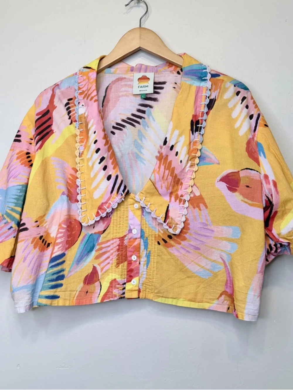FARM Rio Neon Macaws Multicolor Button Front Scalloped Collar Cropped Top Blouse - Picture 4 of 16